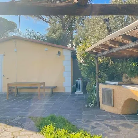 Casetta Con Giardino E Depandance